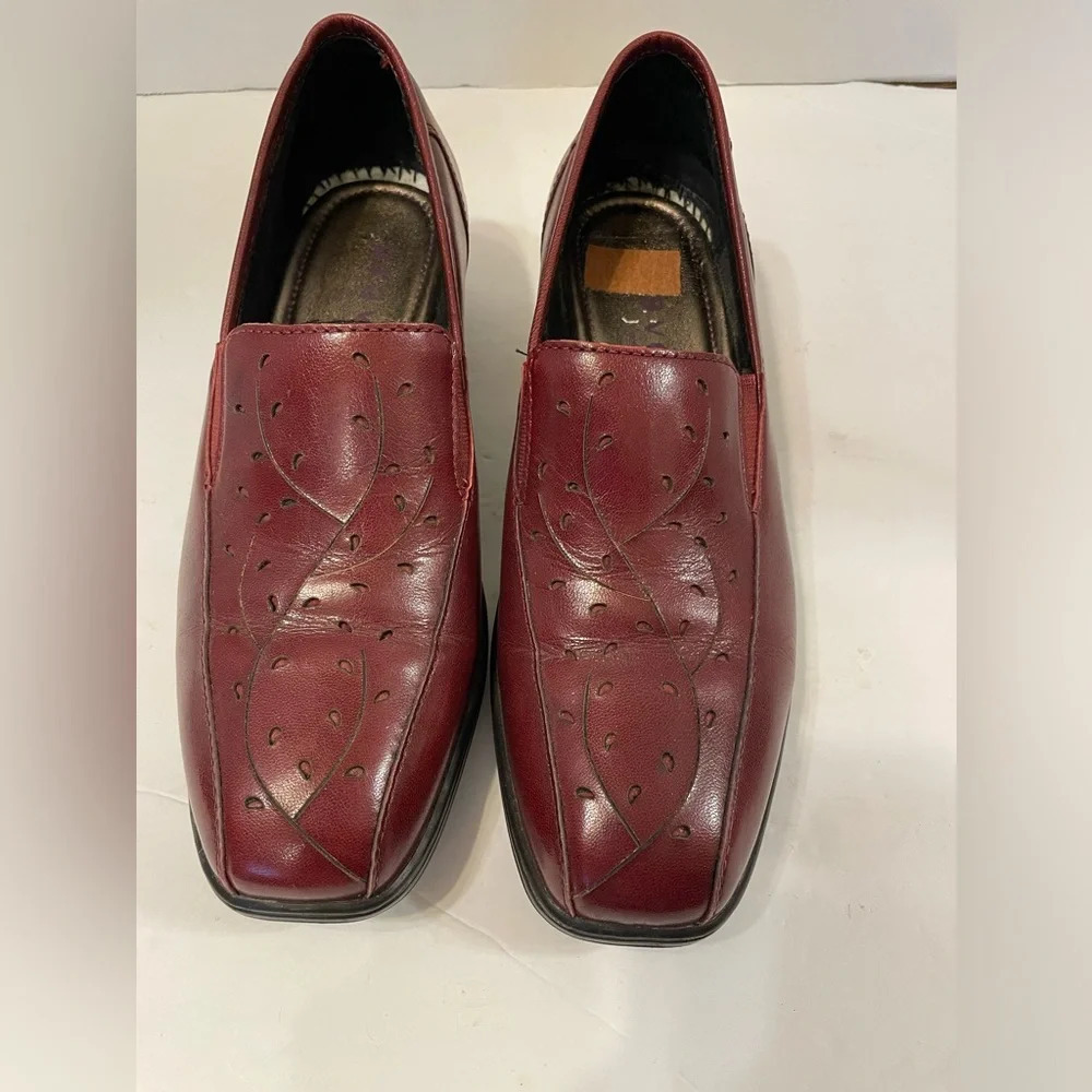 Aravon New Balance red leather loafer shoes size 7 1/2 B